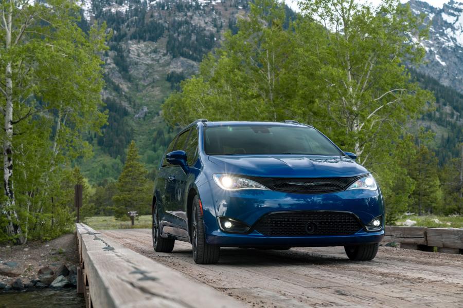  Chrysler Pacifica Limited S Appearance Package (RU) 2017 года  (фото 30 из 40)